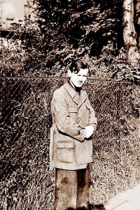 1586875733935-karol_wojtyla_w_drewniakach_pokonywal_codziennie_trase_z_domu_przy_tynieckiej_10_do_fabryki_solvay._zjmowalo_to_kazdorazowo_ok._1_godziny